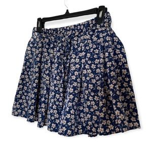Forever 21 blue floral mini skort size M